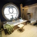 Grande salle de bain style antique