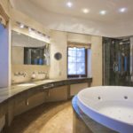 Grande coiffeuse de salle de bain en demi-cercle