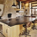 Pierre décorative dans la cuisine