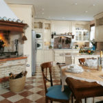 Pierre décorative dans le style classique de la cuisine