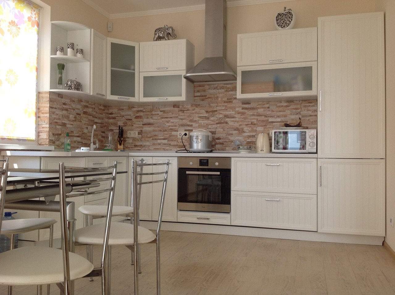 pierre décorative dans la décoration de la cuisine