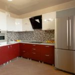 Réfrigérateur à l'intérieur de la configuration du coin cuisine