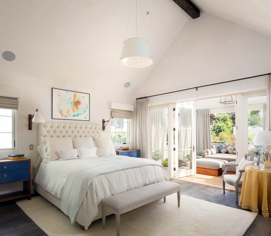 chambre lumineuse avec balcon