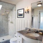 salle de bain avec douche