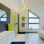 salle de bain avec douche