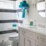 salle de bain avec douche