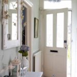 l'idée d'un couloir intérieur lumineux dans une maison privée