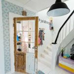 option d'un décor clair du couloir dans une photo de maison privée