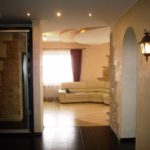 exemple d'un décor insolite du couloir d'une pièce dans une maison privée photo