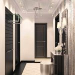 Un exemple d'un couloir de style léger dans une maison privée photo