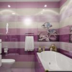 version de l'intérieur lumineux de la salle de bain avec carrelage photo