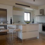 แถบเกาะสีขาวและสีเทาพร้อมที่เก็บ