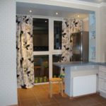 Coin cuisine unifié avec balcon