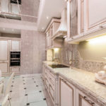 κεραμικό ειδώλιο σε επιφάνεια εργασίας