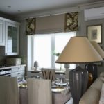 Κουζίνα στο διαμέρισμα με ρομαντικές περσίδες