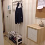 Étagère à chaussures dans le couloir de Khrouchtchev