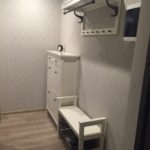 Cintre ouvert avec une étagère spacieuse