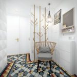 Chaise avec oreillers dans le couloir lumineux