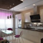 Table en verre dans le coin repas de la cuisine