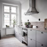 Cuisine spacieuse et rectiligne