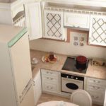 Cuisine complète avec moulures de porte