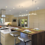 Lampe suspension-panneau au plafond de la cuisine