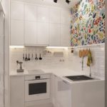 Projecteurs noirs sur un plafond blanc