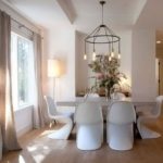 Chaises élégantes en plastique durable