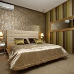 Papier peint en bande colorée sur les murs de la chambre