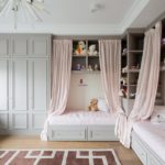 Disposition en coin des lits