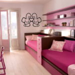 Chambre d'enfant avec balcon
