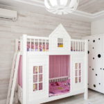 Lit d'enfant sous forme de maison