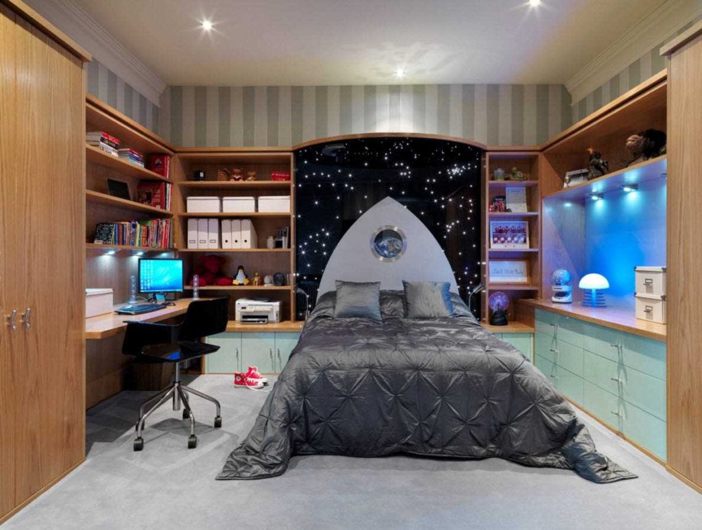 Lit bébé en forme de fusée