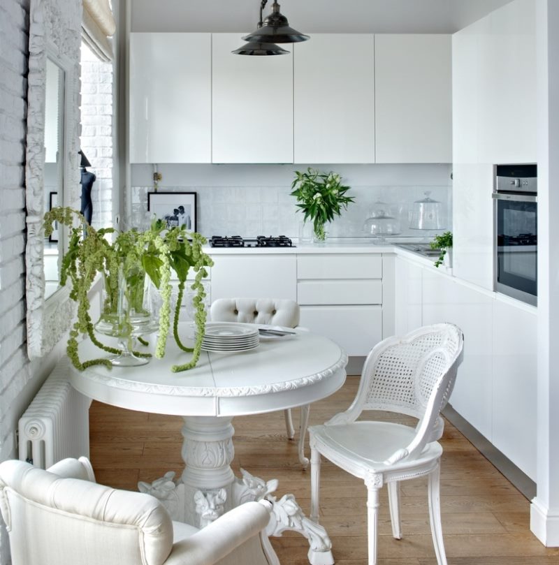 Petite table à manger ronde