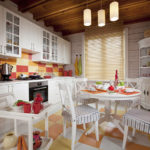 Stores en bambou sur la fenêtre de la cuisine