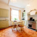 Table à manger en parquet