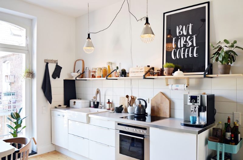 Conception de cuisine 13 mètres carrés avec étagère ouverte