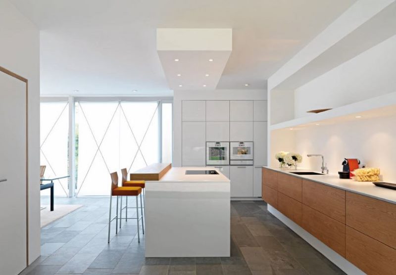 Éclairage des surfaces de travail d'un ensemble de cuisine