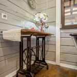 Meja makan gaya vintaj