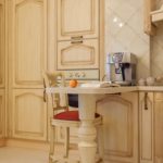 Kaunter bar dengan kaki keriting