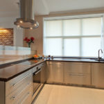 Lengkap dapur dengan fasad keluli tahan karat