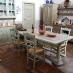 Mobilier de cuisine vieilli gris Provence