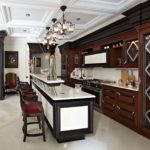 ครัวสุดเก๋พร้อมเคาน์เตอร์บาร์ยาวในรุ่นคลาสสิก