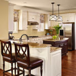 การรวมกันของเคาน์เตอร์บาร์พร้อมอ่างล้างจานในสองระดับ