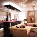 บาร์สว่างในใจกลางของห้องครัวห้องนั่งเล่น