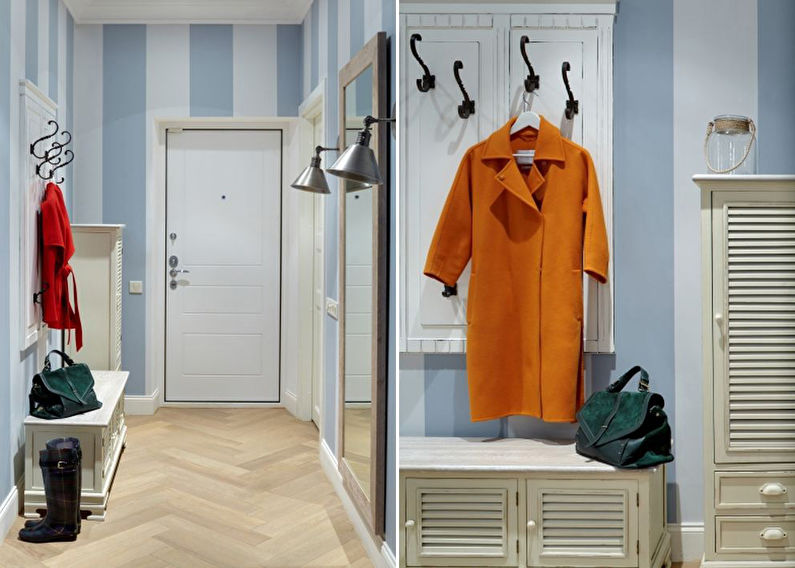 Papier peint à larges rayures dans un couloir étroit