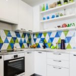 Reka bentuk dapur dengan tenggelam di sudut