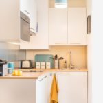 Sudut ditetapkan dengan fasad daripada papan partikel berlapis