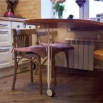 Lipat meja makan di dapur