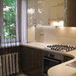 Unit dapur sudut dengan garis halus